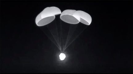 La capsule Crew Dragon transportant l'astronaute français Thomas Pesquet et trois coéquipiers a amerri au large de la Floride, le 9 novembre 2021. (EYEPRESS NEWS / AFP)