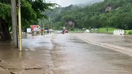 En Martinique, des pluies torrentielles sont tombées lundi 9 septembre, obligeant des communes à fermer leurs écoles. Il est parfois tombé 130 mm d'eau en quelques heures.