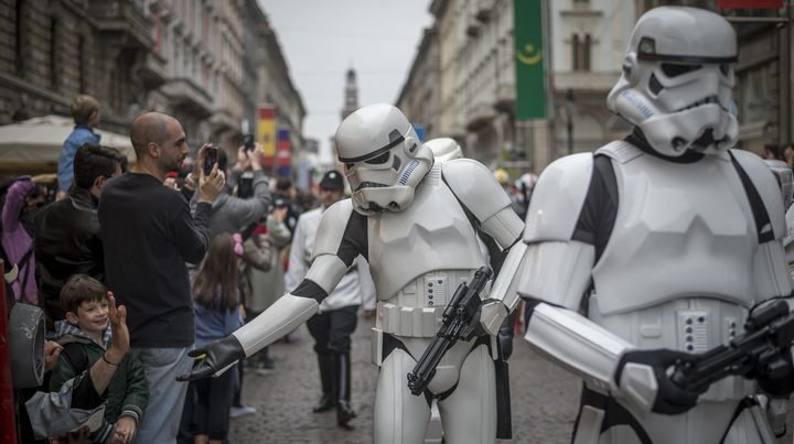 Des participants au Star Wars Day de Milan (Italie), le 3 mai 2015.&nbsp; (ANTONIO MASIELLO / NURPHOTO / AFP)