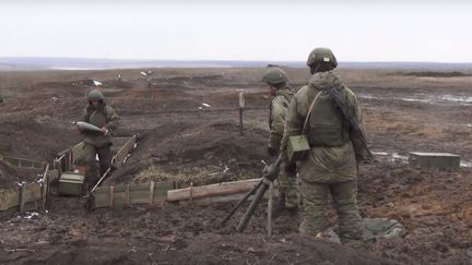 Des soldats russes participent à un entraînement militaire dans la région de Bryansk, le 26 janvier 2022.&nbsp; (MAXPPP)