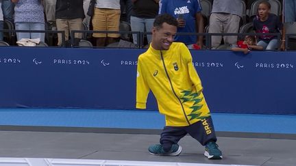 L'athlète brésilien Gabriel Dos Santos Araujo est l'une des stars des Jeux paralympiques. Il a déjà remporté trois médailles d'or en para natation. (France 2)