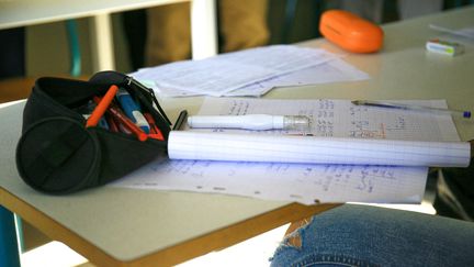 Un devoir de mathématiques dans une salle de classe, à Valence (Drôme), en octobre 2018. (NICOLAS GUYONNET / HANS LUCAS)