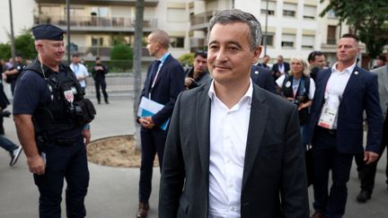 Le ministre de l'Intérieur Gérald Darmanin participe à une visite du dispositif de sécurité du Parc des Princes, à Paris, le 24 juillet 2024. (FRANCK FIFE / AFP)