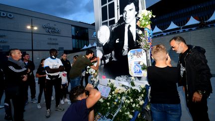 Les Marseillais pourront&nbsp;rendre hommage&nbsp;à Bernard Tapie devant son cercueil au stade Vélodrome&nbsp;jeudi 7 octobre 2021.&nbsp; (GEORGES ROBERT / MAXPPP)