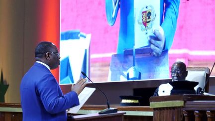 Le président sénégalais Macky Sall prête serment le 2 avril 2019 à Diamniadio, un peu plus d'un mois après sa réélection au premier tour. (CHRISTOPHE VAN DER PERRE / REUTERS)