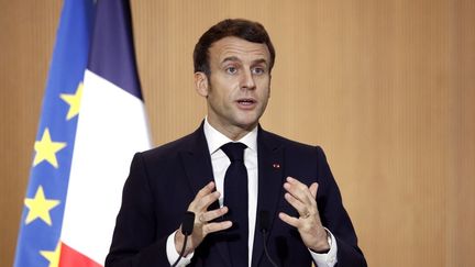 Pour Emmanuel Macron, la France est devenue "une nation de 66 millions de procureurs"