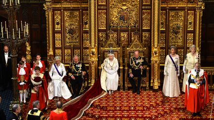 Elizabeth II annonce lors de son "discours de la reine" un référendum sur le maintien ou pas dans l'Europe