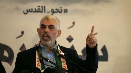 Le chef du Hamas Yahya Sinwar, s’exprime lors d’une conférence de presse pour la journée de Quds (Jérusalem) à Gaza le 30 mai 2019. Il a été tué par l'armée israélienne le mercredi 16 octobre 2024. (MOHAMMED ABED / AFP)