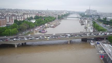 La crue de la Seine filmé par un drone de la police