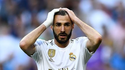 Le footballeur&nbsp;Karim Benzema, sous les couleurs du Real Madrid, lors d'un match de Ligue des champions contre Bruges, le 1er octobre 2019. (OSCAR DEL POZO / AFP)