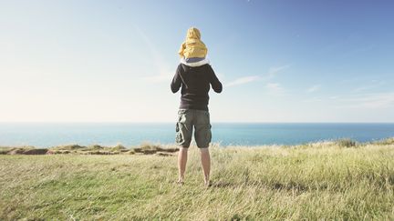 D'après une association, en moyenne 1 300 photos d’un enfant sont publiées avant ses 13 ans. Illustration. (STANISLAW PYTEL / STONE RF via GETTY IMAGES)