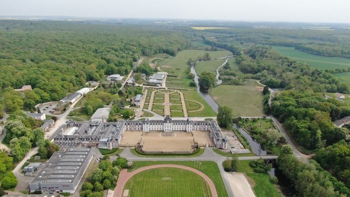 Vue aérienne du Château des Vaux. (APPRENTIS D'AUTEUIL)