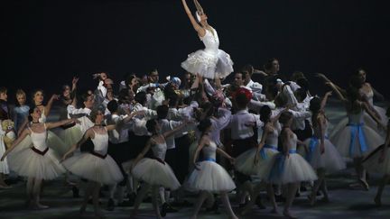 Retour &agrave; un classique russe qui fait toujours son effet: les danseurs du Bolcho&iuml;.&nbsp; (JIM YOUNG / REUTERS)