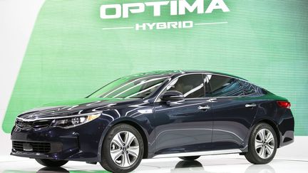 Présentation de la nouvelle Optima hybride 2017 de Kia à Chicago, Illinois, le 11 février 2016 (KAMIL KRZACZYNSKI / EPA)