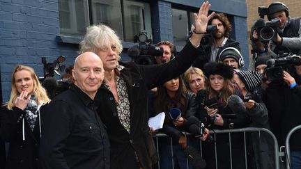 Bob Geldof (D) et Midge Ure (G) arrive aux Sarm studios de Londres pour enregistrer un titre destiné à lutter contre le virus Ebola
 ( Jonathan Short/AP/SIPA )