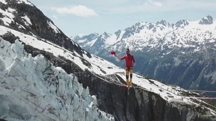 Haute-Savoie : à 200 m au-dessus du vide sur un fil minuscule