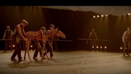 "War Horse" : des marionnettes pour une épopée spectaculaire