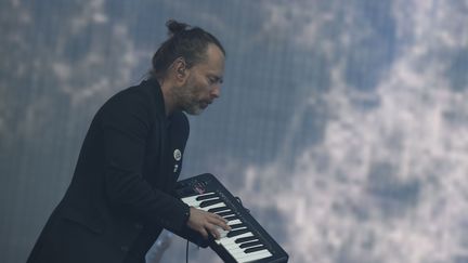 Thom Yorke sur scène avec Radiohead au festival On Glasgow Green à Glasgow (Ecosse) le 7 juillet 2017. (ANDY BUCHANAN / DIGITAL)