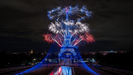 Le feu d'artifice du 14 juillet 2020, à Paris. (CARINE SCHMITT / HANS LUCAS / AFP)