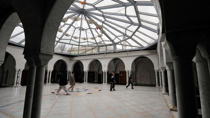 L'intérieur de la mosquée de Genève (Suisse), photographié ici en novembre 2009. (DOMINIC FAVRE / AP / SIPA)