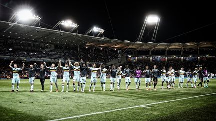 L'équipe belge salue ses supporters après la victoire en huitièmes de finale contre la Hongrie (4-0), le 26 juin 2016 à Toulouse (Haute-Garonne). (VIRGINIE LEFOUR / BELGA MAG / AFP)