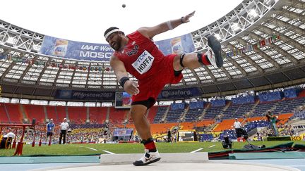 L'Am&eacute;ricain Reese Hoffa participe au concours de lancer du poids, le 15 ao&ucirc;t 2013, lors des championnats du monde &agrave; Moscou (Russie). (FRANCK FIFE / AFP)