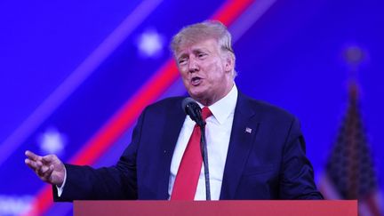 L'ancien président américain Donald Trump, le 26 février 2022,&nbsp;à la grande convention annuelle des conservateurs américains, à Orlando (Floride). (PAUL HENNESSY / ANADOLU AGENCY / AFP)