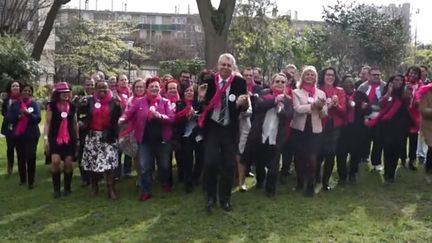 Le maire (PS) d'Argenteuil (Val d'Oise) dans son clip de campagne d&eacute;tournant le clip de "Happy" de Pharrell Williams. (DAILYMOTION / FRANCETV INFO)