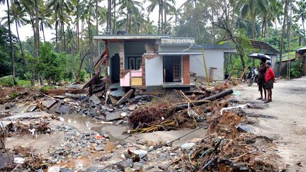 Une maison détruite par les inondations dans le village de Kannapanakundu, dans l'État du Kerala, en Inde, le 18 août 2018. (MANJUNATH KIRAN / AFP)