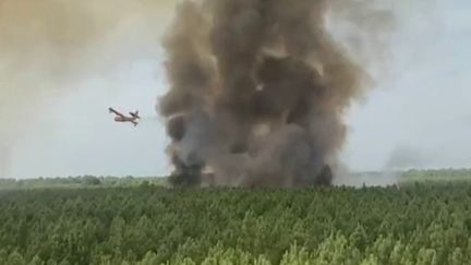 Incendies en Gironde : les habitations menacées dans le village de Saumos (FRANCE 2)