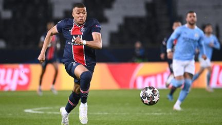 Kylian Mbappé&nbsp;lors du match aller face à Manchester City, le 28 avril&nbsp;2021 (ANNE-CHRISTINE POUJOULAT / AFP)