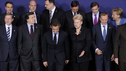 Les dirigeants européens, photographie de groupe avant le début du sommet de Bruxelles. (JOHN THYS / AFP)