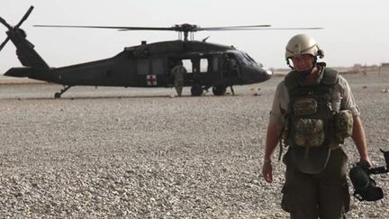 Le journaliste Vaughan Smith lors du reportage en Afghanistan. (DR)