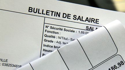 &nbsp; (En janvier, le salaire minimum horaire passera de 9,61 euros à 9,67 euros bruts © MaxPPP)