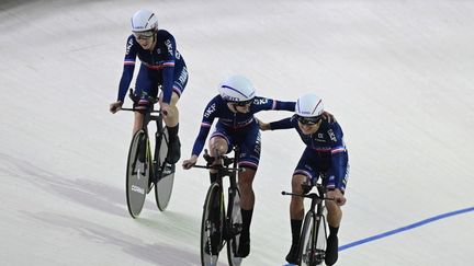 Battues de très peu par les Italiennes au tour précédant, Victoire Berteau, Valentine Fortin, Clara Copponi et Marion Borras, impressionnantes et revanchardes, remportent la médaille de bronze de la poursuite par équipes en rattrapant les Britanniques après 2 800 mètres de course.