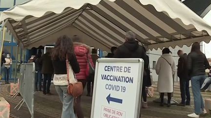 Covid-19 : les réfractaires à la vaccination affluent dans les centres