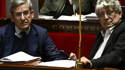 Le rapporteur général du Budget Charles de Courson et le président de la commission des finances Éric Coquerel, le 24 octobre 2024. (JULIEN DE ROSA / AFP)