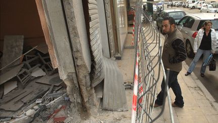 Sur les lieux d'un pr&eacute;c&eacute;dent attentat contre un bar du quartier des Cannes, &agrave; Ajaccio (Corse-du-Sud), le 19 janvier 2011. ( MAXPPP)