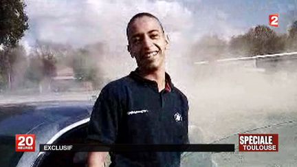 Capture d'&eacute;cran d'une vid&eacute;o de France 2 montrant Mohamed Merah. (FRANCE 2 / AFP)