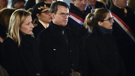 Aurore Bergé, Manuel Valls et Bérengère Couillard, le 9 janvier 2024, lors de la cérémonie de commémoration de l'attentat au supermarché juif l'Hyper Cacher, à Paris, en janvier 2015. (JULIEN DE ROSA / AFP)