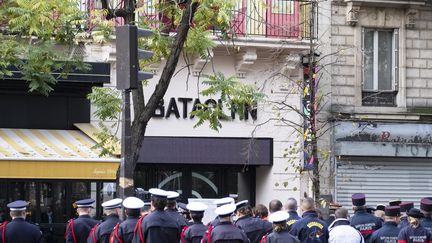 Le Bataclan, théâtre d'un des attentats du 13-Novembre, lors d'une commémoration, le 13 novembre 2019 à Paris. (NICOLAS PORTNOI / HANS LUCAS / AFP)