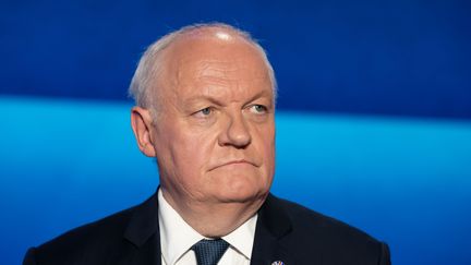 François Asselineau participe à un débat télévisé sur France 2&nbsp;entre candidats à l'élection présidentielle, le 4 avril 2019.&nbsp; (JACQUES WITT / SIPA)