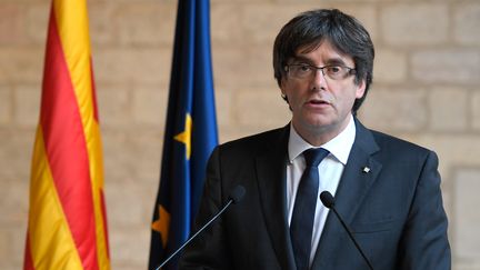 Le président destitué de la Catalogne Carles Puigdemont, le 26 octobre 2017 à Barcelone (Espagne).&nbsp; (LLUIS GENE / AFP)