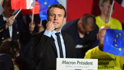 Emmanuel Macron était en meeting mercredi 26 avril à Arras. (CHRIS NAIL / ANADOLU AGENCY)