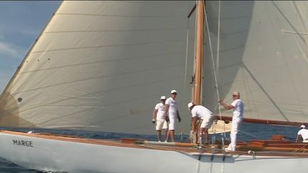 Saint-Tropez : à la découverte de la bataille des voiliers (FRANCE 2)