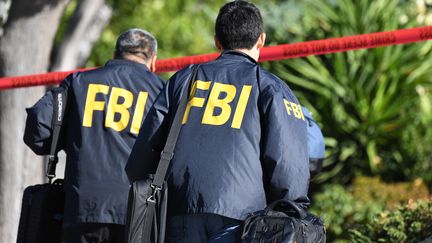 Des agents du FBI à Oaks (Etats-Unis), le 8 novembre 2018. (ROBYN BECK / AFP)