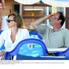 Val&eacute;rie Trierweiler et Fran&ccedil;ois Hollande boivent un verre &agrave; la terrasse d'un caf&eacute;, le 5 ao&ucirc;t 2012 &agrave; Bormes-les-Mimosas (Var). (ALAIN ROBERT / SIPA)