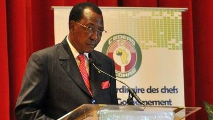 Le président Idriss Déby Itno, le 27 février 2013, lors d'un sommet international en Côte d'Ivoire. (ISSOUF SANOGO / AFP)