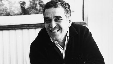 L'&eacute;crivain colombien Gabriel Garc&iacute;a M&aacute;rquez, &agrave; Bogota (Colombie) en juin 1987, &agrave; l'occasion du vingti&egrave;me anniversaire de son chef d'&oelig;uvre, "Cent ans de solitude". ( REUTERS)