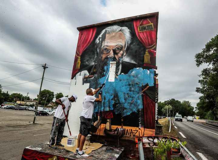 La fresque du street-artiste Lekto effacée au bout de 72 heures. (CHRISTOPHE AGOSTINIS / MAXPPP)